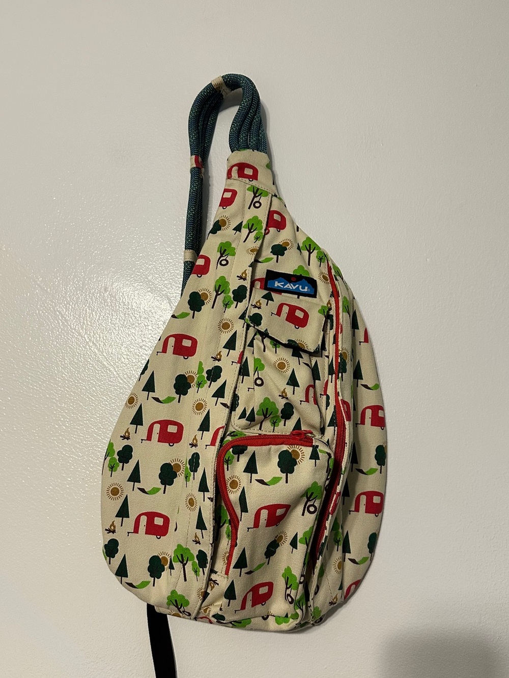 Kavu Campsite Rope Sling Bag Backpack Camper Tan Red